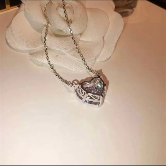 New 4Ct White Sapphire Heart Pendant Necklace - Picture 4 of 7